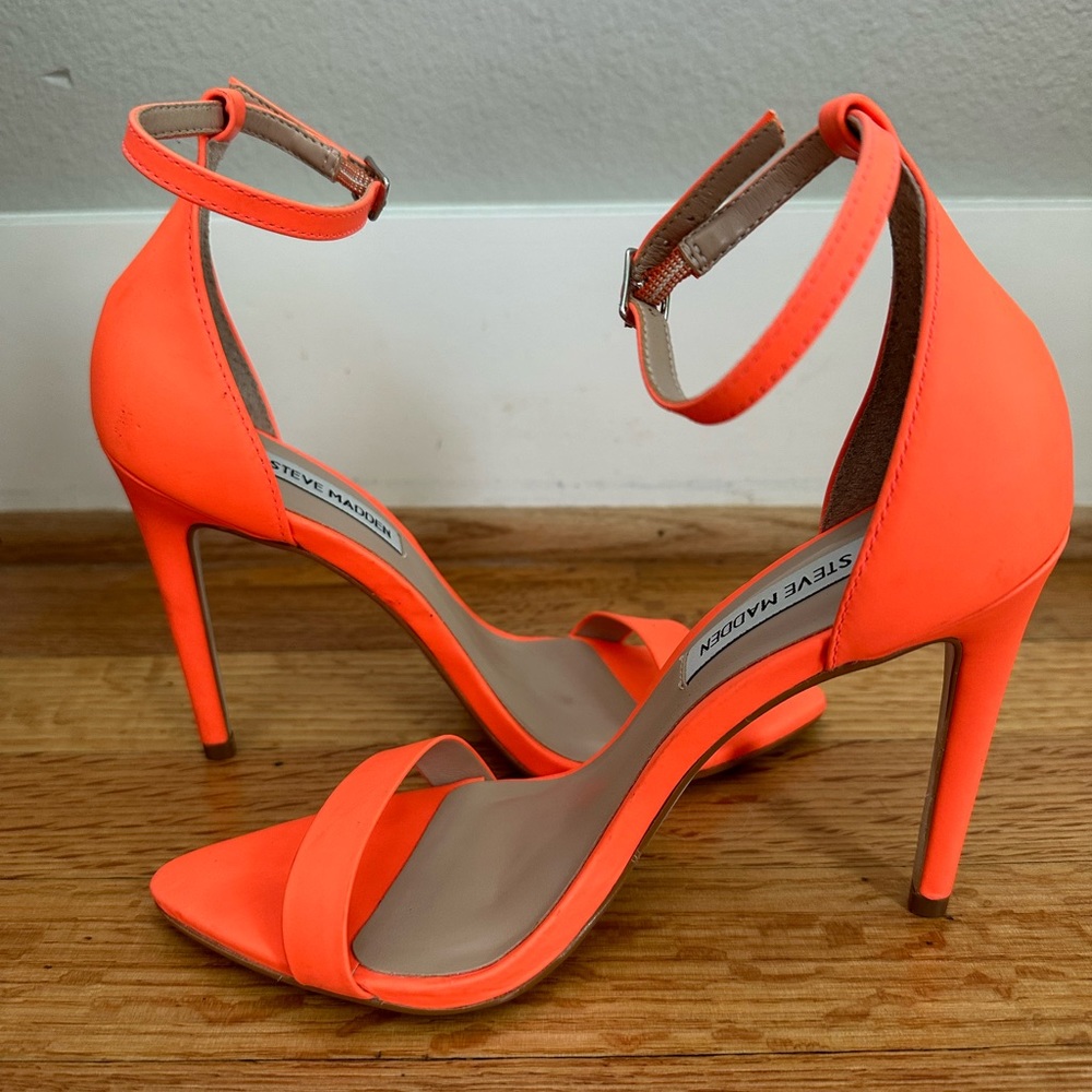 Steve Madden Sane Coral Nubuck Leather Ankle Strap Heels size 5.5